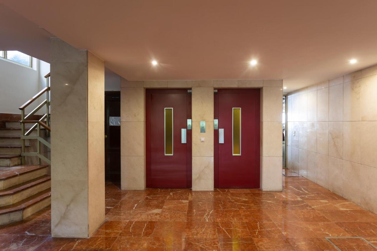 Borbolla Sevilla Urban - Parking Εξωτερικό φωτογραφία